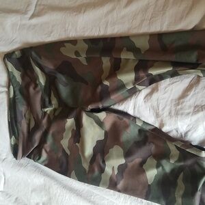 Forever 21 ladies camouflage  leggings in E.U.C